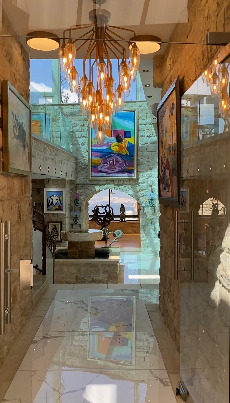 חלל הכניסה של בית אברהם באווירה חגיגית